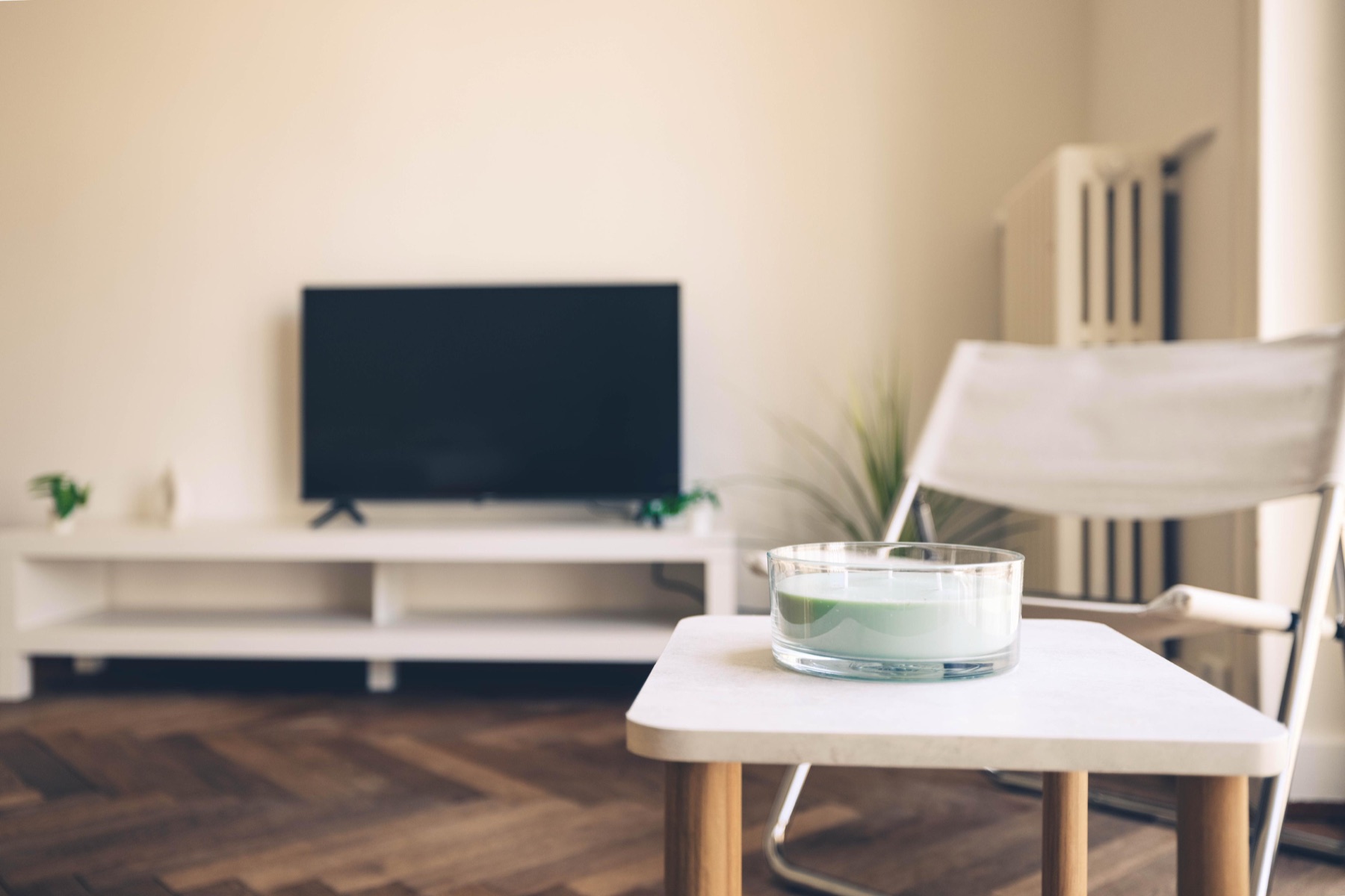 Détail soigné du salon d’un appartement meublé